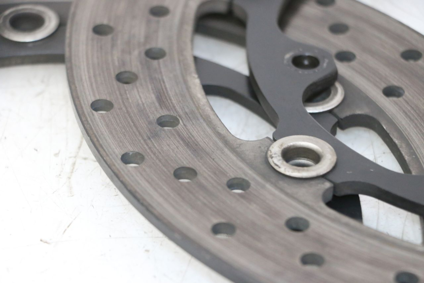 photo de PAR DE DISCOS DE FRENO DELANTEROS YAMAHA TDM ABS 900 (2002 - 2014) - Detalles de los puntos de fijación