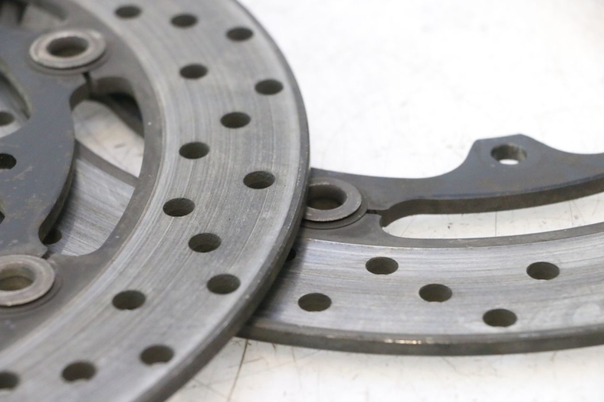 photo de PAR DISCO FRENO DELANTERO YAMAHA TDM ABS 900 (2002 - 2014) - Detalles de los puntos de fijación