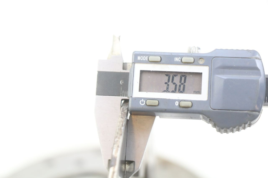 photo de PAR DE DISCOS DE FRENO DELANTEROS PIAGGIO X9 EVOLUTION 125 (2003 - 2007) - Primer plano técnico