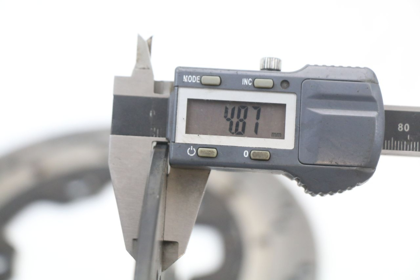 photo de PAR DISCOS DE FRENO DELANTEROS KYMCO XCITING 250 (2006 - 2009) - Detalles de los puntos de fijación