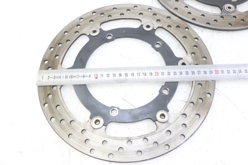 photo de PAR DISCO FRENO DELANTERO YAMAHA XJ6 ABS 600 (2008 - 2016) - Primer plano técnico