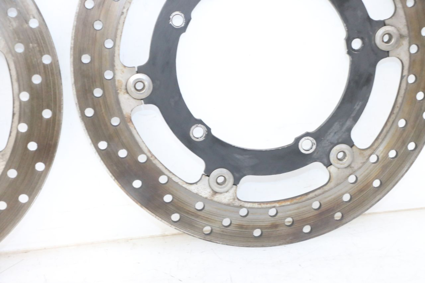 photo de PAR DISCO FRENO DELANTERO YAMAHA XJ6 ABS 600 (2008 - 2016) - Detalles de los puntos de fijación
