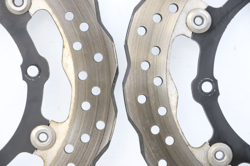 photo de PAR DISCO FRENO DELANTERO YAMAHA TRACER 7 700 (2020 - 2024) - Zoom sobre los componentes