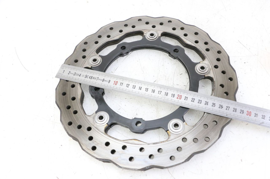 photo de PAR DISCO FRENO DELANTERO YAMAHA TRACER 7 700 (2020 - 2024) - Primer plano técnico