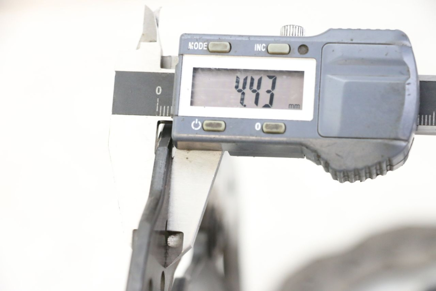 photo de PAR DISCO FRENO DELANTERO YAMAHA TRACER 7 700 (2020 - 2024) - Detalles de los puntos de fijación