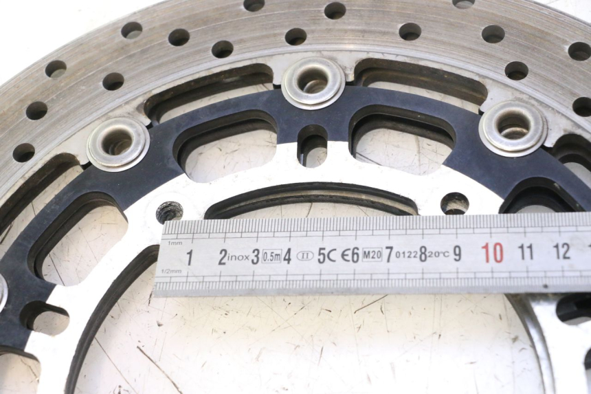photo de PAR DISCO FRENO DELANTERO YAMAHA YZF R6 600 (2008 - 2009) - Zoom sobre los componentes