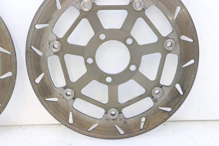 photo de PAR DISCO FRENO DELANTERO KAWASAKI ZZR 600 (1995 - 2004) - Detalles de los puntos de fijación