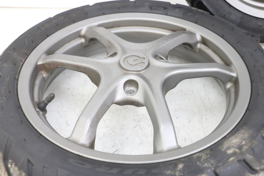 photo de PAR LLANTA QUADRO 3D S 350 (2013 - 2018) - Detalles de los puntos de fijación