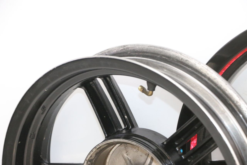 photo de PAR LLANTAS KYMCO AGILITY 16+ 4T 50 (2018 - 2023) - Vista general del producto