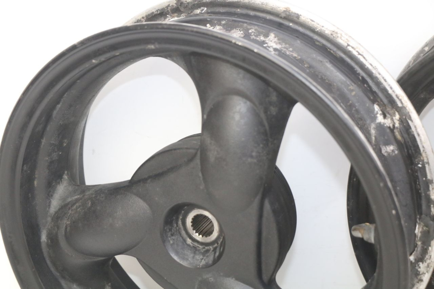 photo de PAR LLANTA KYMCO AGILITY 4T 50 (2005 - 2018) - Inspección visual detallada