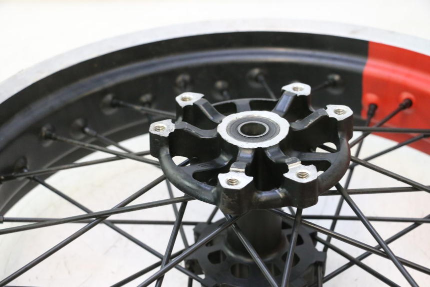 photo de PAR LLANTAS HM HONDA CRM DERAPAGE RR 50 (2006 - 2017) - Primer plano técnico