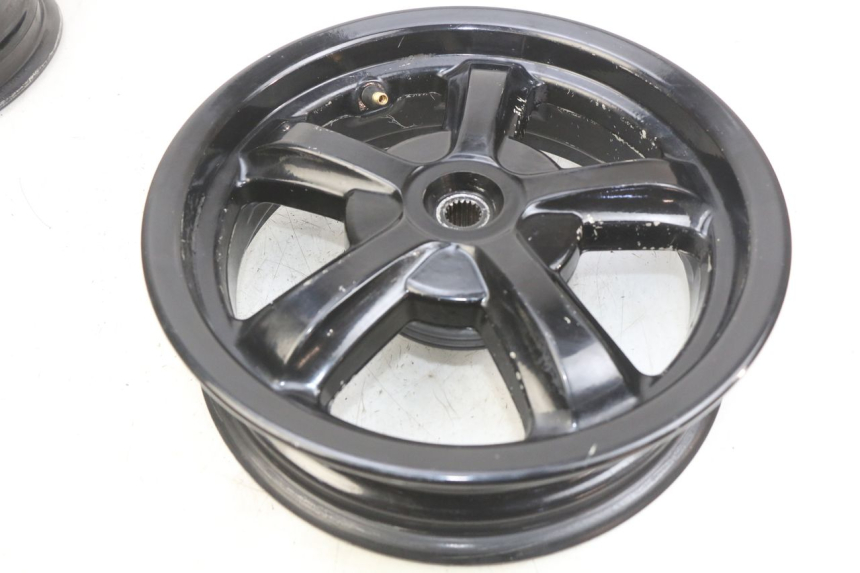 photo de PAR LLANTA SYM CROX 4T 50 (2016 - 2023) - Primer plano de alta resolución