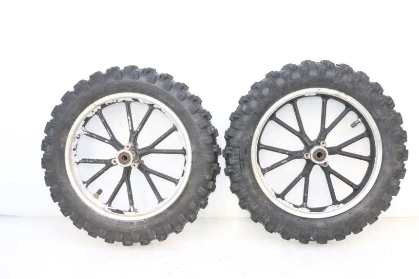 photo de PAR LLANTAS ORION DELTA DIRT BIKE 50 - Primer plano de alta resolución