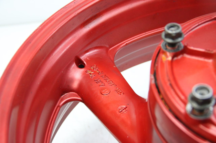 photo de PAR LLANTA YAMAHA FZS FAZER 600 (2001 - 2003) - Zoom sobre los componentes