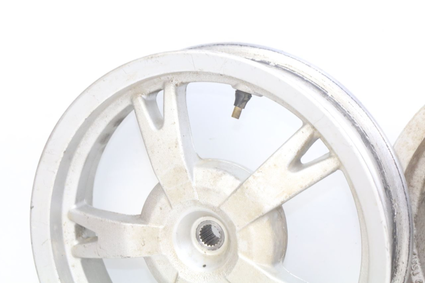 photo de PAR LLANTA PEUGEOT KISBEE 2T 50 (2010 - 2017) - Características distintivas