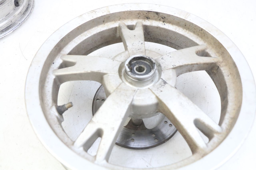 photo de PAR LLANTA PEUGEOT KISBEE 2T 50 (2010 - 2017) - Primer plano técnico