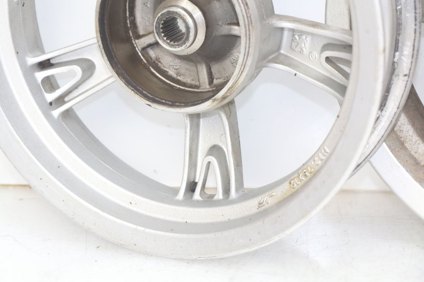 photo de PAR LLANTA PEUGEOT KISBEE 2T 50 (2010 - 2017) - Recambio usado revisado