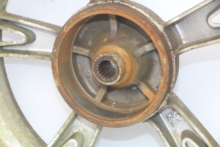 photo de PAR LLANTA PEUGEOT KISBEE 4T 50 (2010 - 2017) - Inspección visual detallada