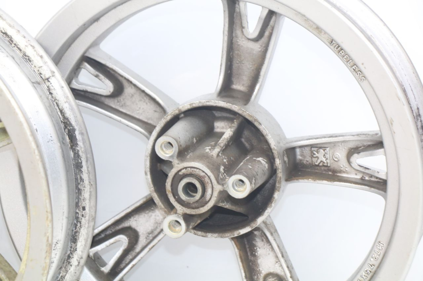 photo de PAR LLANTA PEUGEOT KISBEE 4T 50 (2010 - 2017) - Primer plano técnico