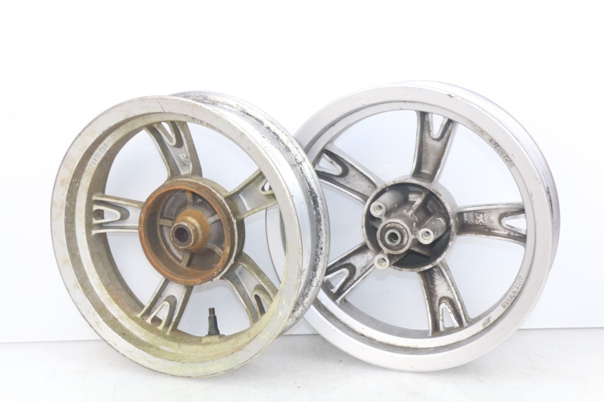 photo de PAR LLANTA PEUGEOT KISBEE 4T 50 (2010 - 2017) - Estado de la superficie y material