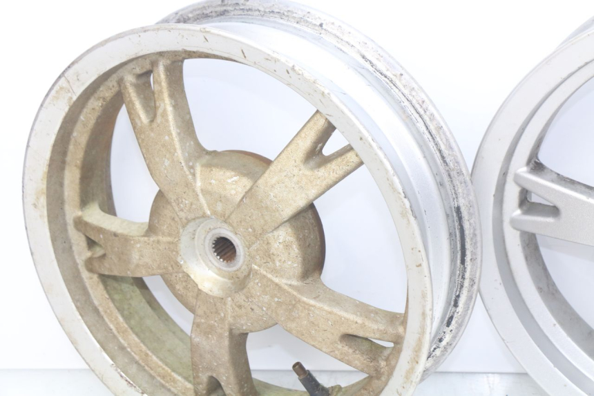 photo de PAR LLANTA PEUGEOT KISBEE 4T 50 (2010 - 2017) - Recambio usado revisado