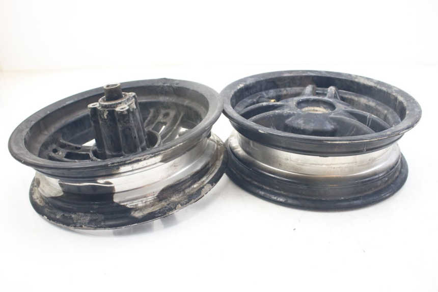 photo de PAR LLANTA PEUGEOT LUDIX SNAKE 2T 50 (2004 - 2014) - Detalles de los puntos de fijación