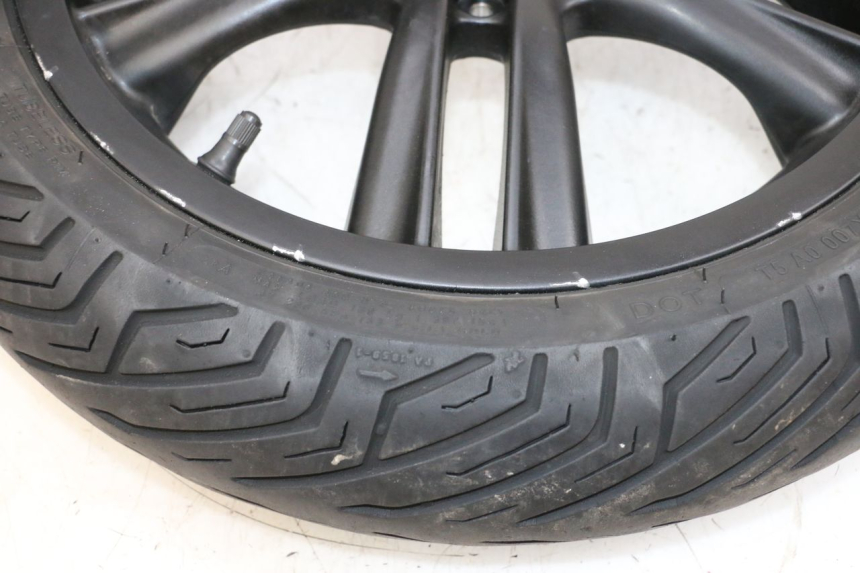 photo de PAR LLANTAS PIAGGIO MP3 HPE 300 (2019 - 2026) - Primer plano técnico