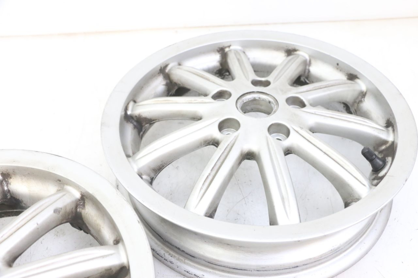 photo de PAR DE LLANTAS PIAGGIO MP3 LT 300 (2010 - 2016) - Detalle de la pieza