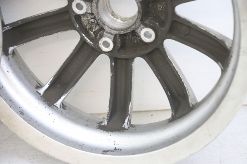 photo de PAR DE LLANTAS PIAGGIO MP3 LT 300 (2010 - 2016) - Detalles de los puntos de fijación