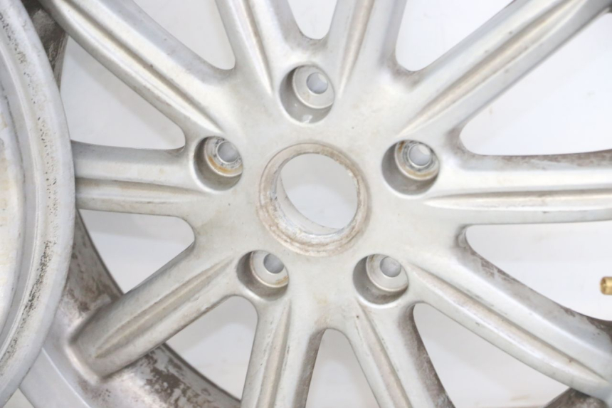 photo de PAR LLANTA PIAGGIO MP3 LT 300 (2010 - 2016) - Primer plano de alta resolución