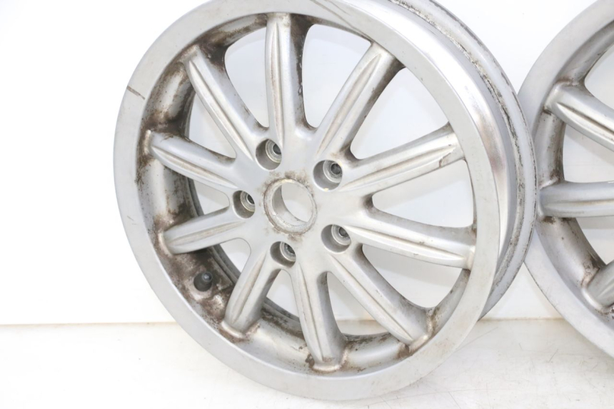 photo de PAR LLANTA PIAGGIO MP3 LT 300 (2010 - 2016) - Zoom sobre los componentes