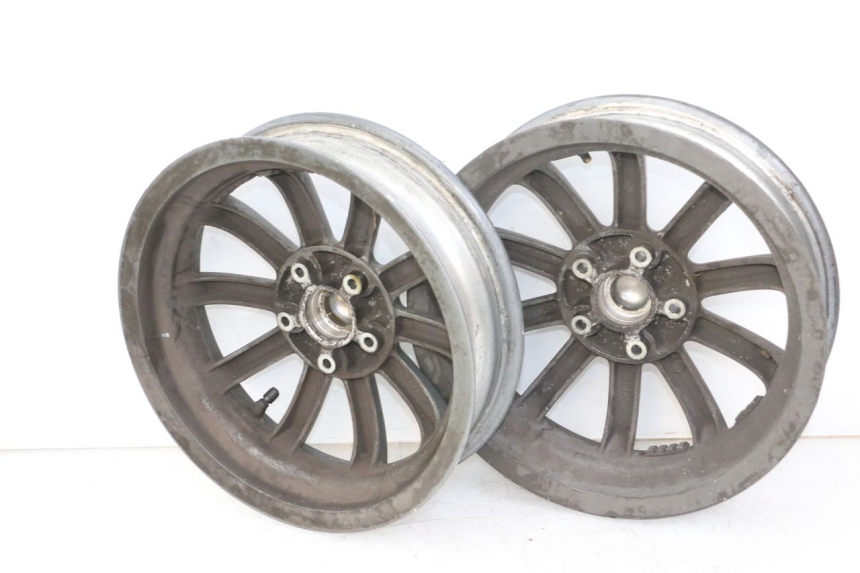 photo de PAR LLANTAS PIAGGIO MP3 125 (2006 - 2014) - Detalles de los puntos de fijación