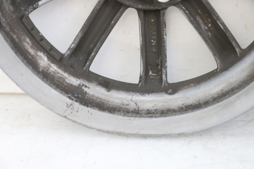 photo de PAR LLANTAS PIAGGIO MP3 RL 250 (2006 - 2010) - Primer plano de alta resolución