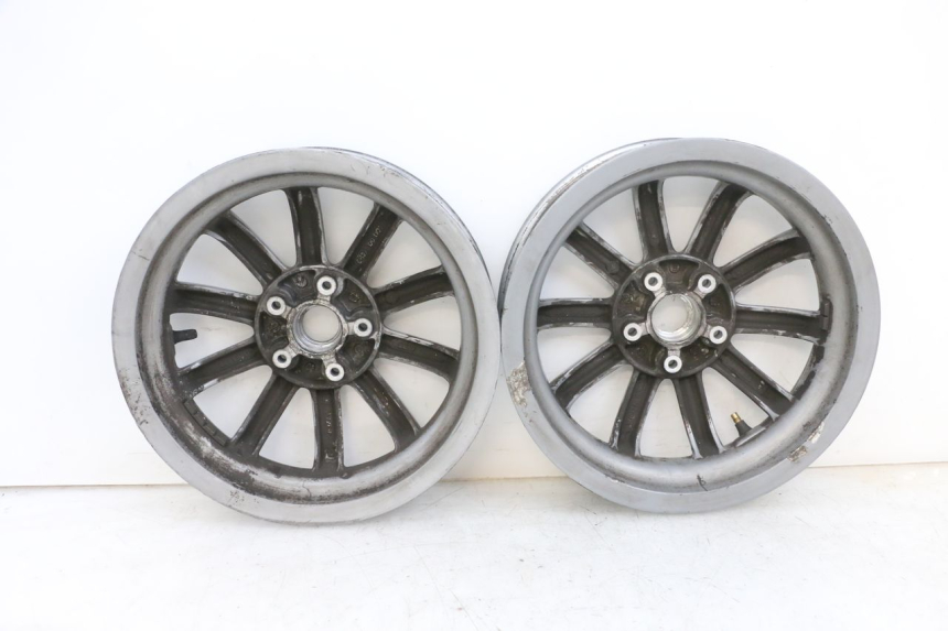 photo de PAR LLANTAS PIAGGIO MP3 RL 250 (2006 - 2010) - Enfoque en la estructura