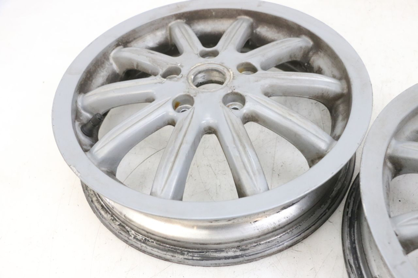 photo de PAR LLANTAS PIAGGIO MP3 RL 250 (2006 - 2010) - Otra perspectiva