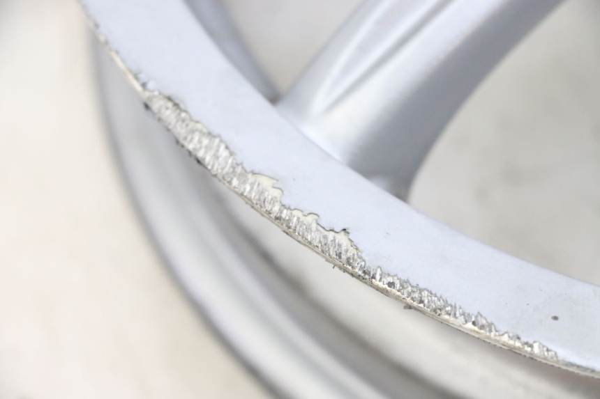 photo de PAR LLANTAS PIAGGIO MP3 RL 250 (2006 - 2010) - Primer plano técnico