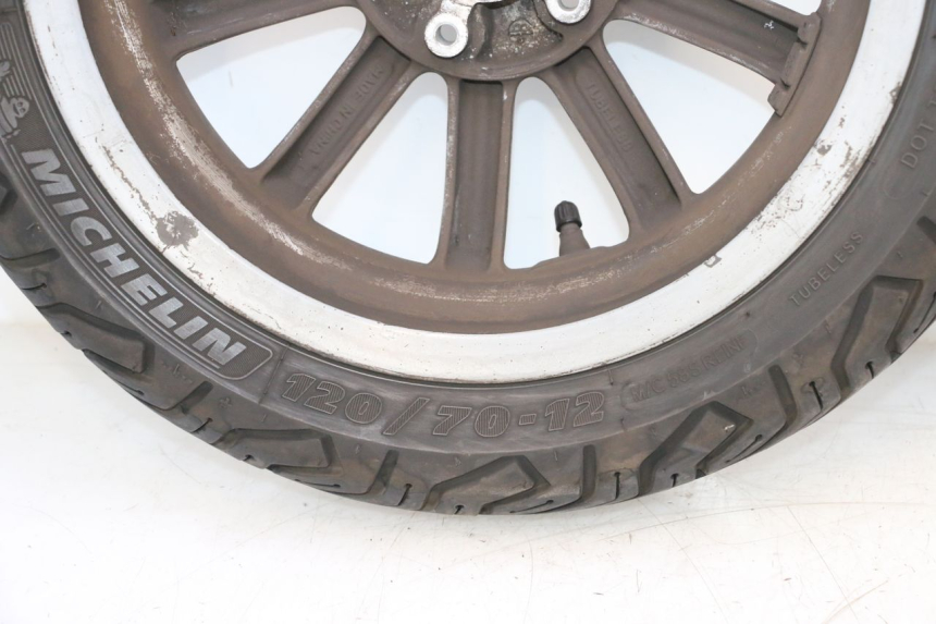 photo de PAR LLANTAS PIAGGIO MP3 RL 250 (2006 - 2010) - Zoom sobre los componentes