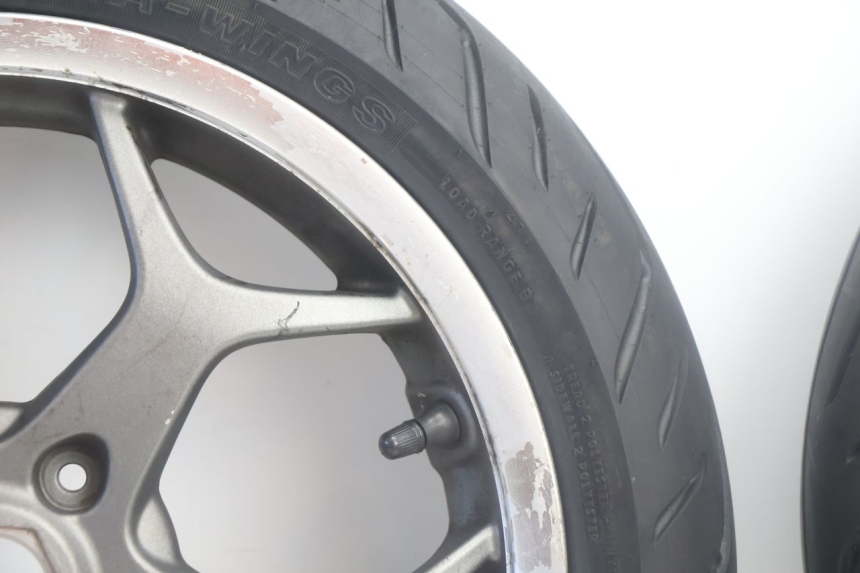 photo de PAR LLANTAS PIAGGIO MP3 500 (2016 - 2018) - Vista general del producto