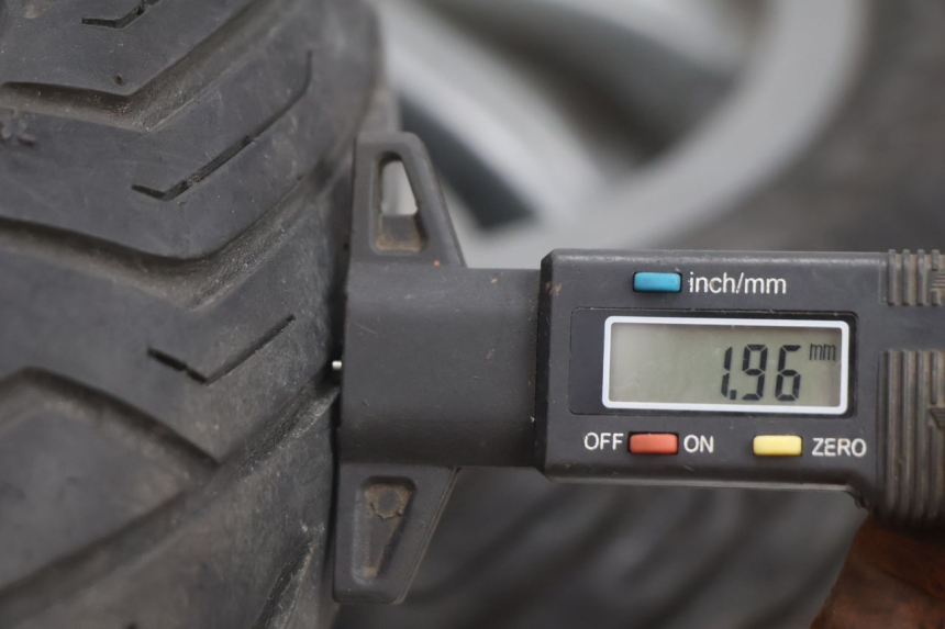 photo de PAR LLANTAS PIAGGIO MP3 125 (2006 - 2014) - Marcados y referencias originales