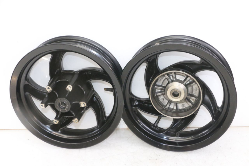 photo de PAR LLANTAS PIAGGIO NEW TYPHOON 50 (2018 - 2021) - Detalle de la pieza