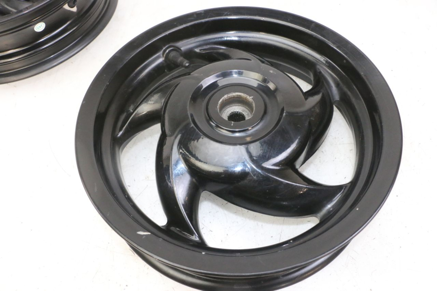 photo de PAR LLANTAS PIAGGIO NEW TYPHOON 50 (2018 - 2021) - Recambio usado revisado