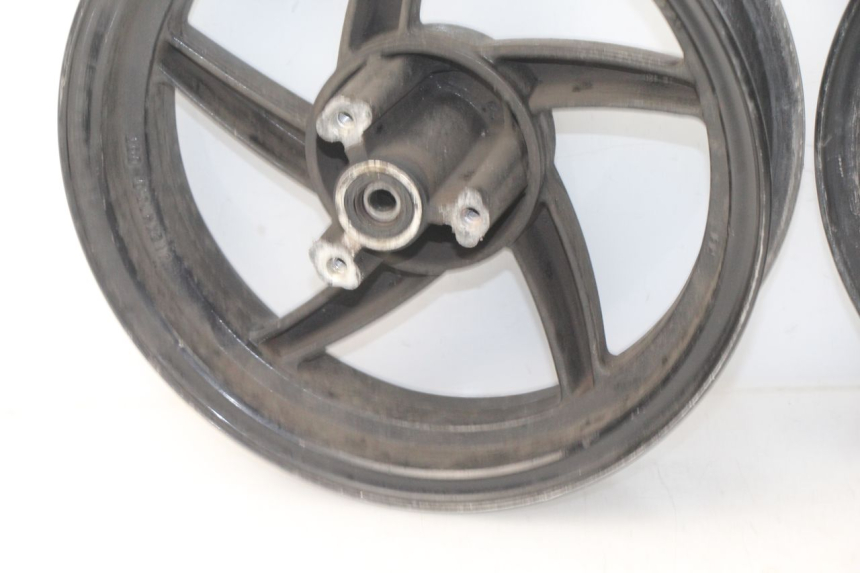 photo de PAR LLANTAS SYM ORBIT 2 4T 50 (2008 - 2017) - Estado de la superficie y material