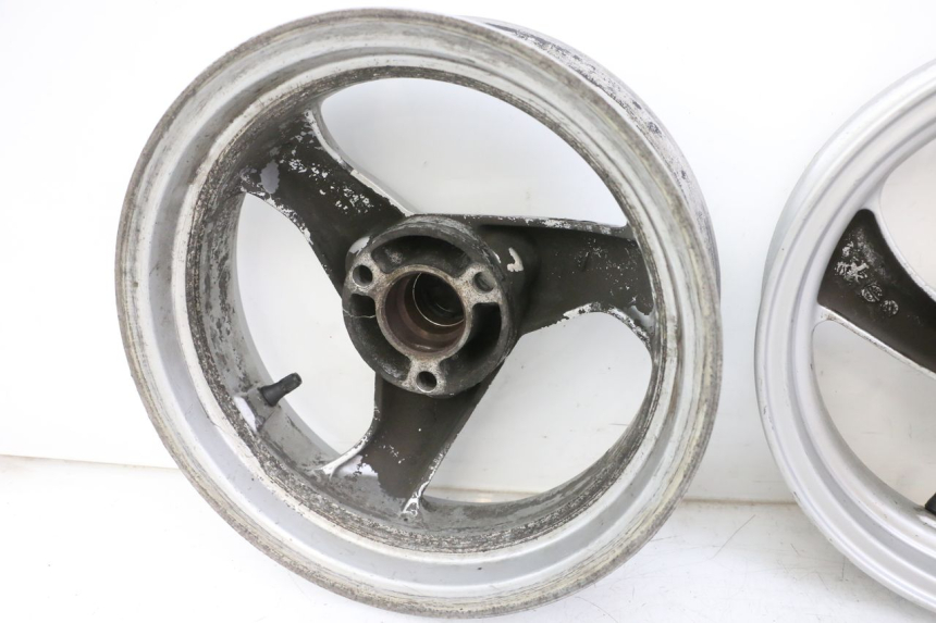 photo de PAR LLANTAS PEUGEOT ELYSTAR 50 (2002 - 2014) - Primer plano de alta resolución