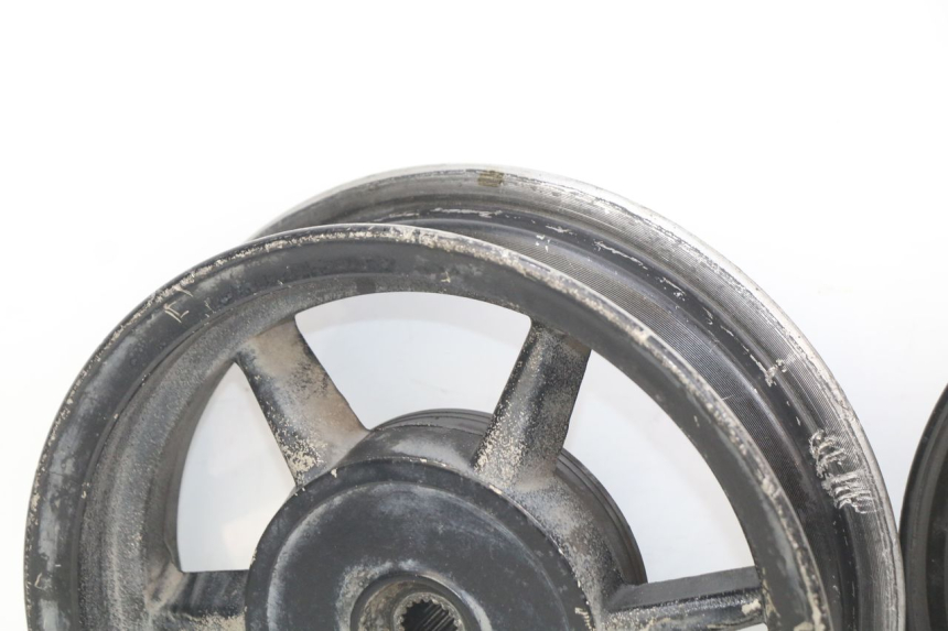 photo de PAR LLANTA TNT MOTOR ROMA 10' 4T 50 (2019 - 2022) - Características distintivas