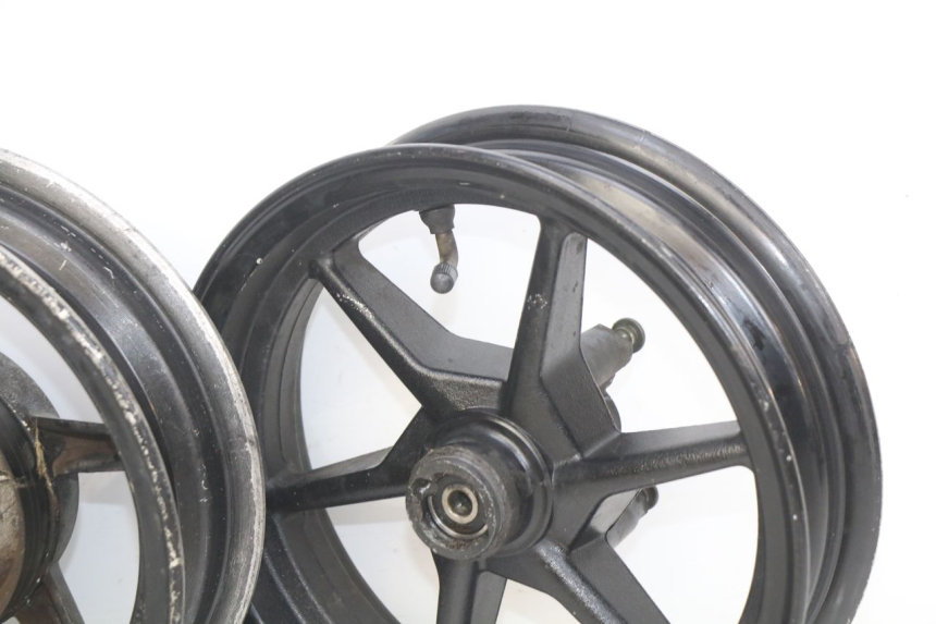 photo de PAR LLANTA TNT MOTOR ROMA 10' 4T 50 (2019 - 2022) - Detalles de los puntos de fijación