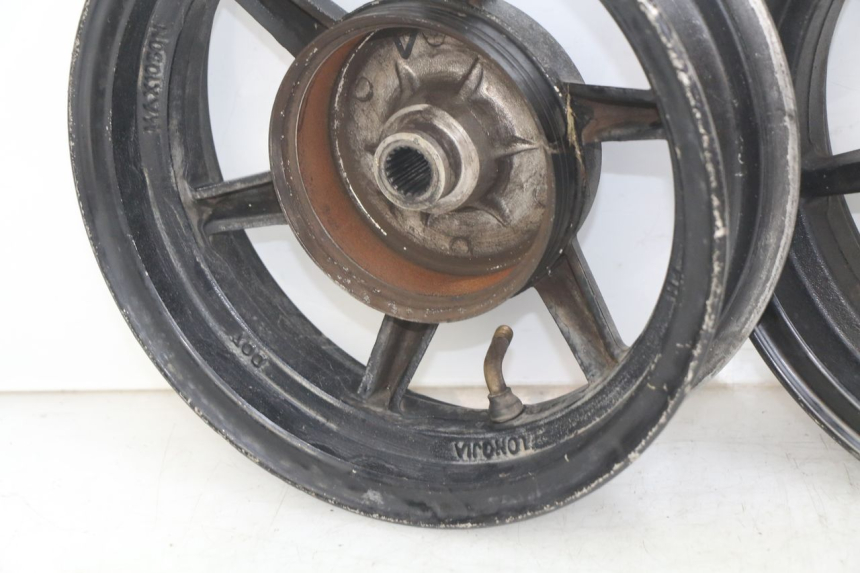 photo de PAR LLANTA TNT MOTOR ROMA 10' 4T 50 (2019 - 2022) - Recambio usado revisado