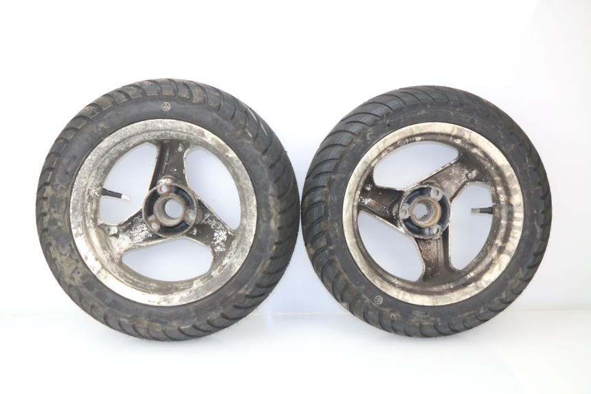 photo de PAR LLANTAS PEUGEOT SPEEDFIGHT LC 50 (1996 - 2002) - Otra vista del artículo