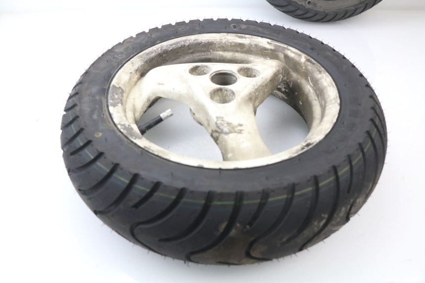 photo de PAR LLANTAS PEUGEOT SPEEDFIGHT LC 50 (1996 - 2002) - Primer plano de alta resolución