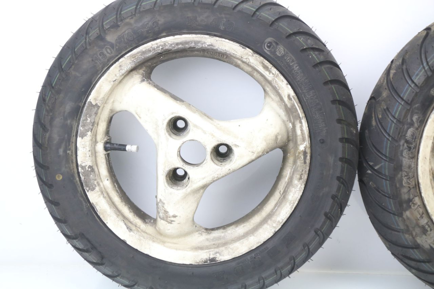 photo de PAR LLANTAS PEUGEOT SPEEDFIGHT LC 50 (1996 - 2002) - Inspección visual detallada