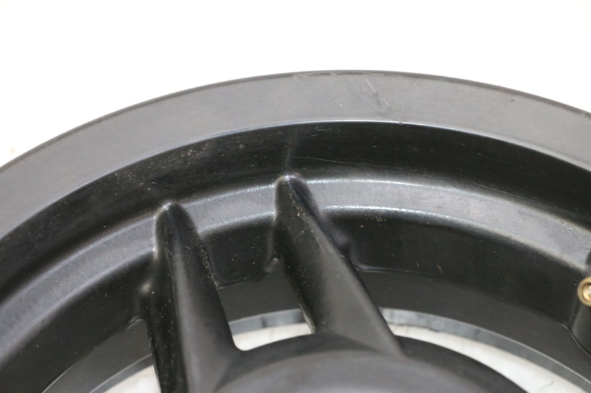 photo de PAR LLANTAS PEUGEOT STREETZONE I 2T 50 (2018 - 2020) - Características distintivas